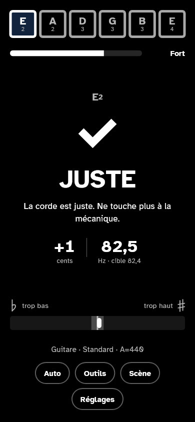 Le même écran, même note et même écart, en mode fort contraste : tout est blanc, les contours sont épaissis, et l’état reste entièrement lisible.